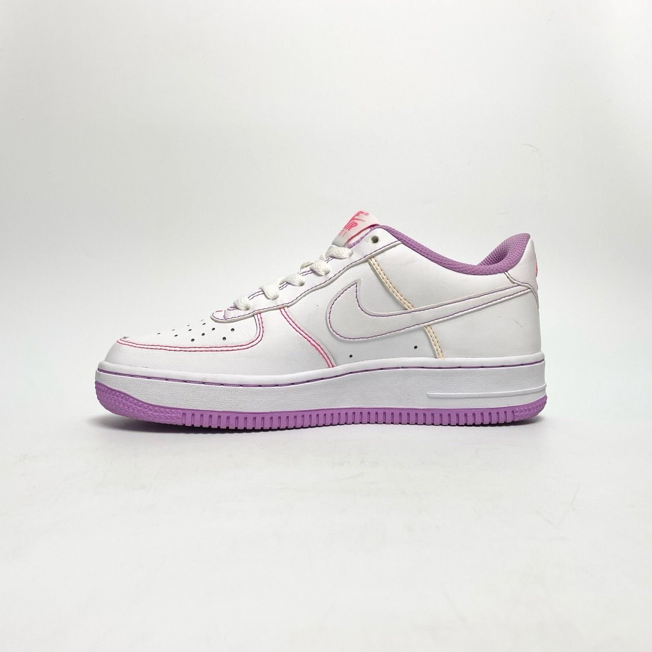  NIKE AIR FORCE 1 ’07 LOW GS CONTRAST STITCH FUCHSIA GLOW CW1575-110 