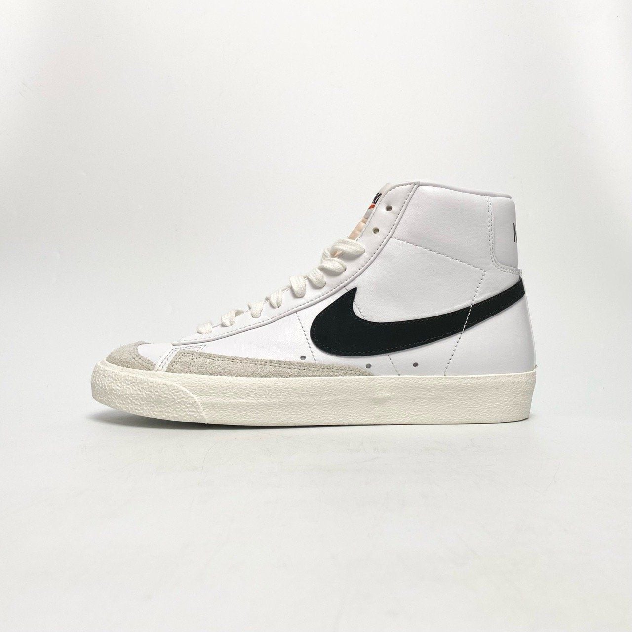  NIKE BLAZER MID ’77 VINTAGE WHITE BLACK BQ6806-100 