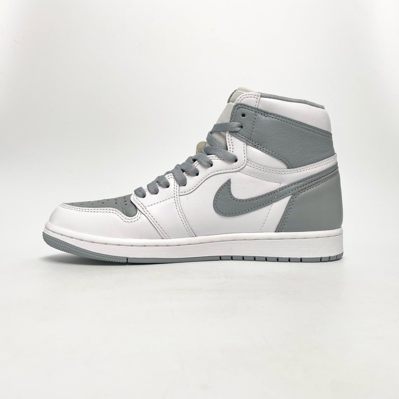  NIKE AIR JORDAN 1 RETRO HIGH OG WHITE STEALTH 555088-037 