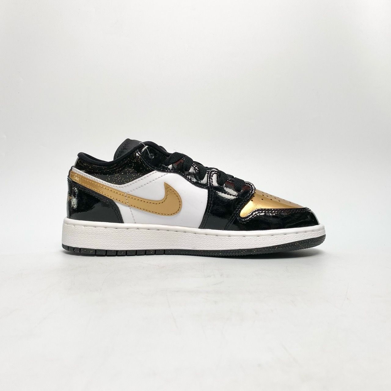  NIKE AIR JORDAN 1 LOW SE GS GOLD TOE DR6970-071 