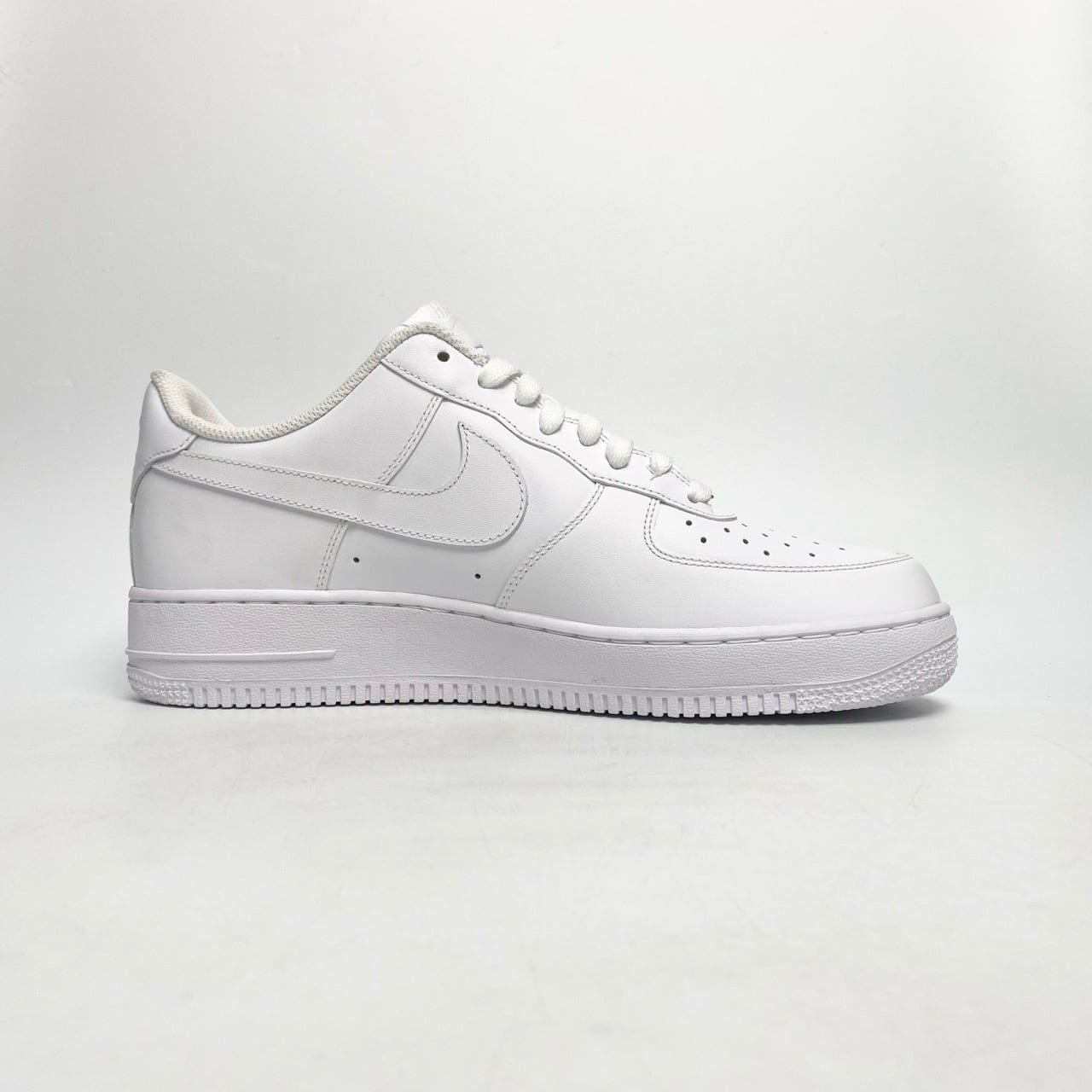  NIKE AIR FORCE 1 07 TRIPLE WHITE CW2288-111 