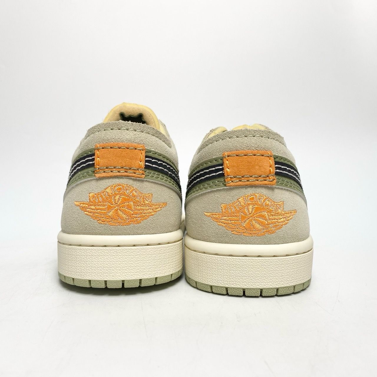  NIKE AIR JORDAN 1 LOW SE CRAFT LIGHT OLIVE FD6819-300 