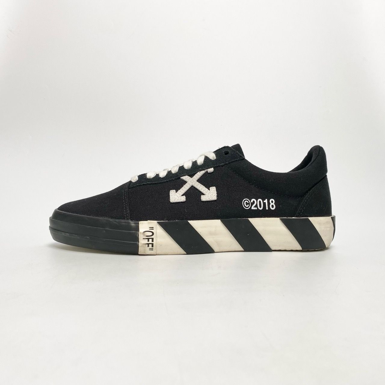  OFF-WHITE VULC LOW BLACK WHITE OMIA085R21FAB001-1001 