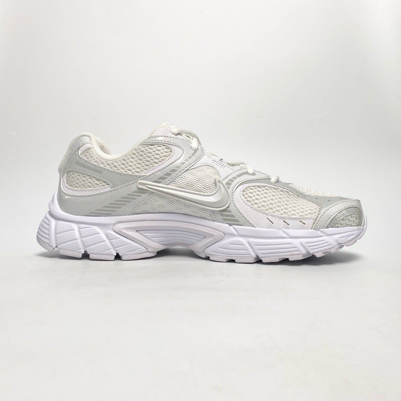  NIKE V5 RNR WHITE METALLIC SILVER HJ5228-101 
