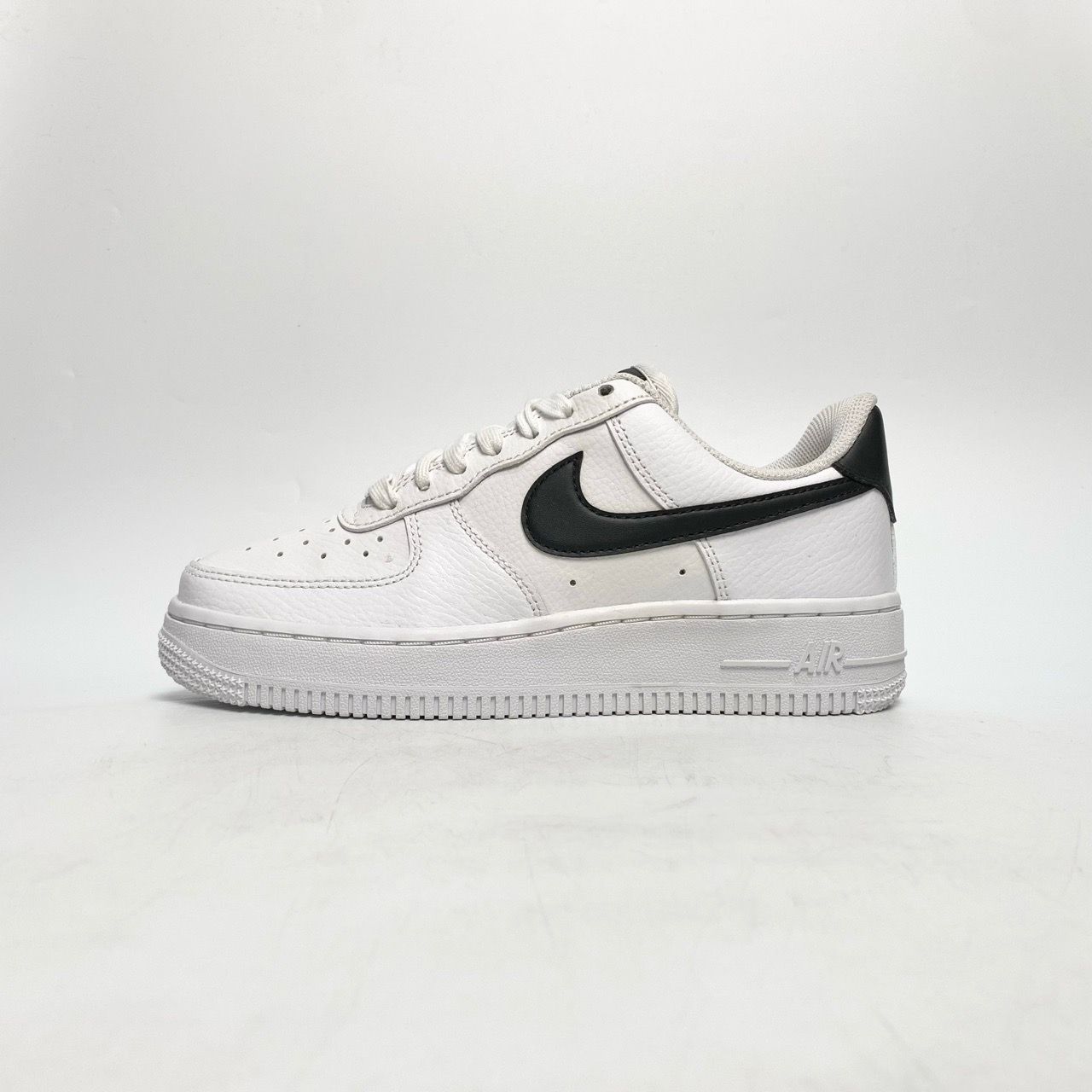  NIKE AIR FORCE 1 '07 WHITE BLACK DD8959-103 