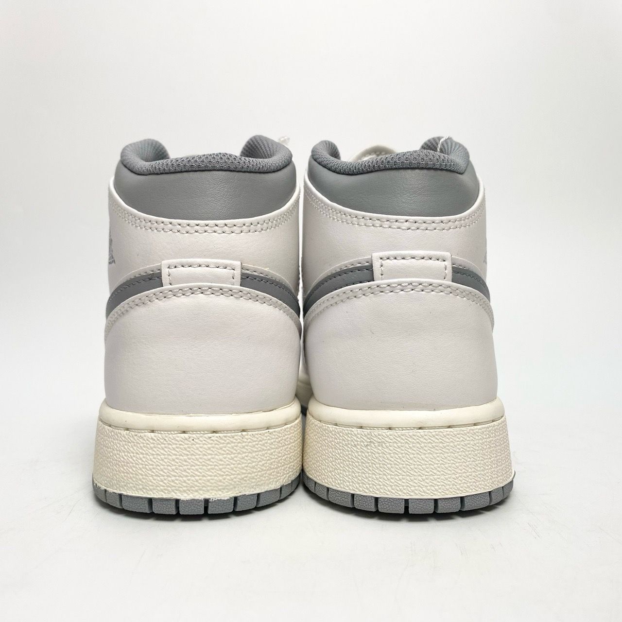  NIKE AIR JORDAN 1 MID NEUTRAL GREY 554725-135 