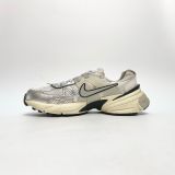 NIKE V2K RUN SUMMIT WHITE METALLIC SILVER FD0736-100 