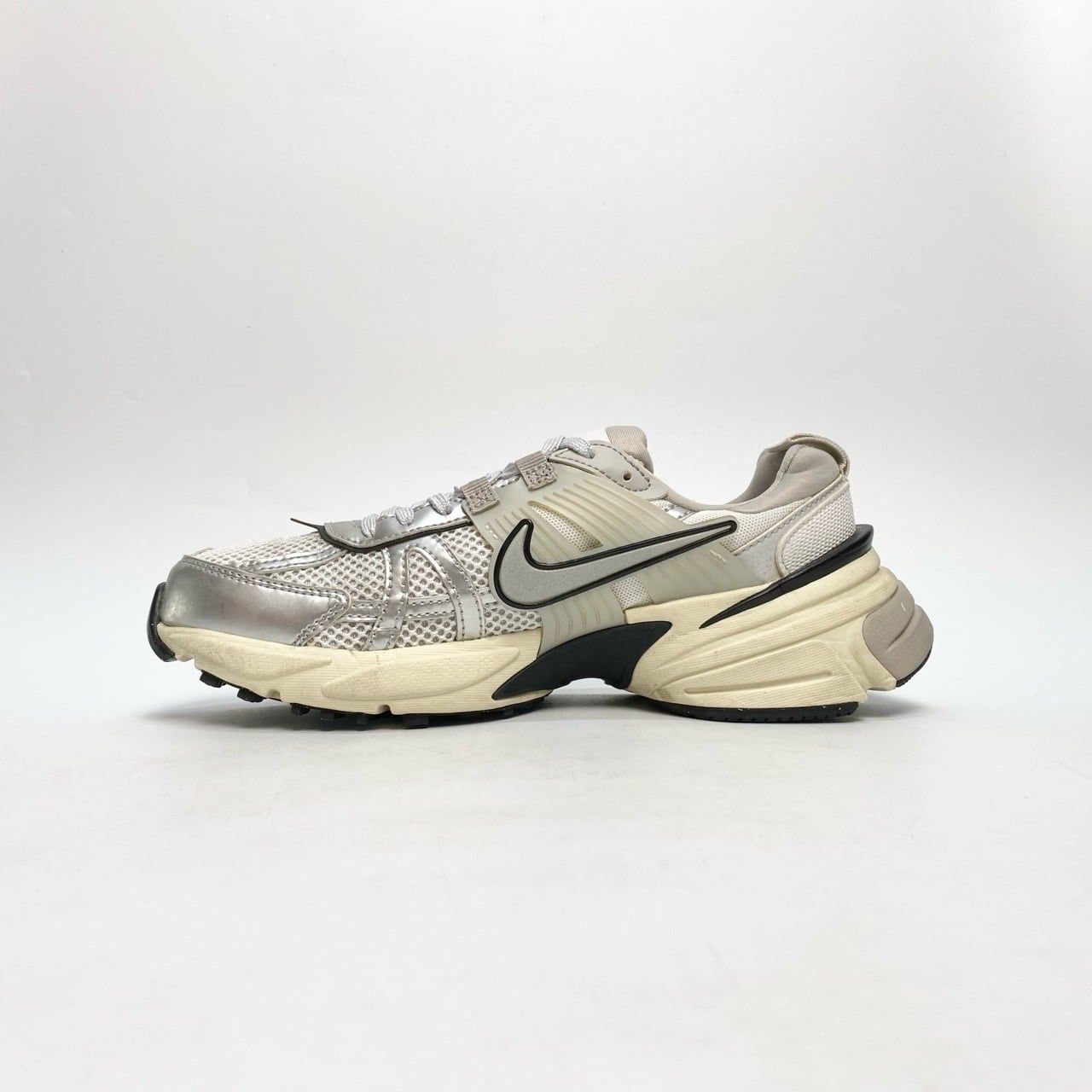  NIKE V2K RUN SUMMIT WHITE METALLIC SILVER FD0736-100 