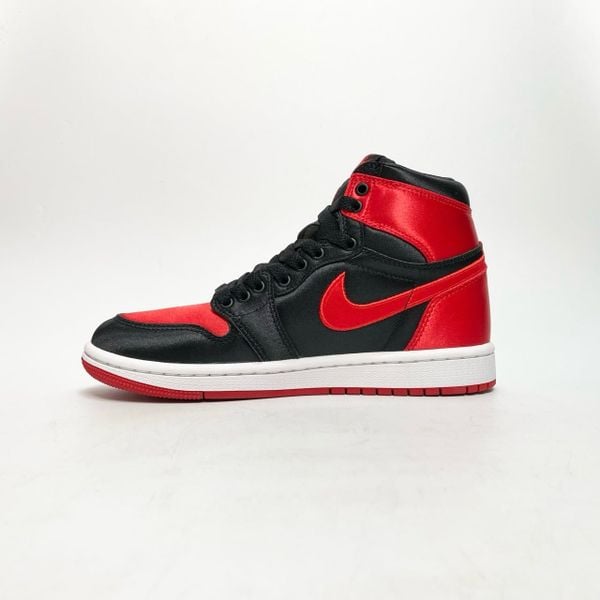  NIKE AIR JORDAN 1 RETRO HIGH OG SATIN BRED FD4810-061 