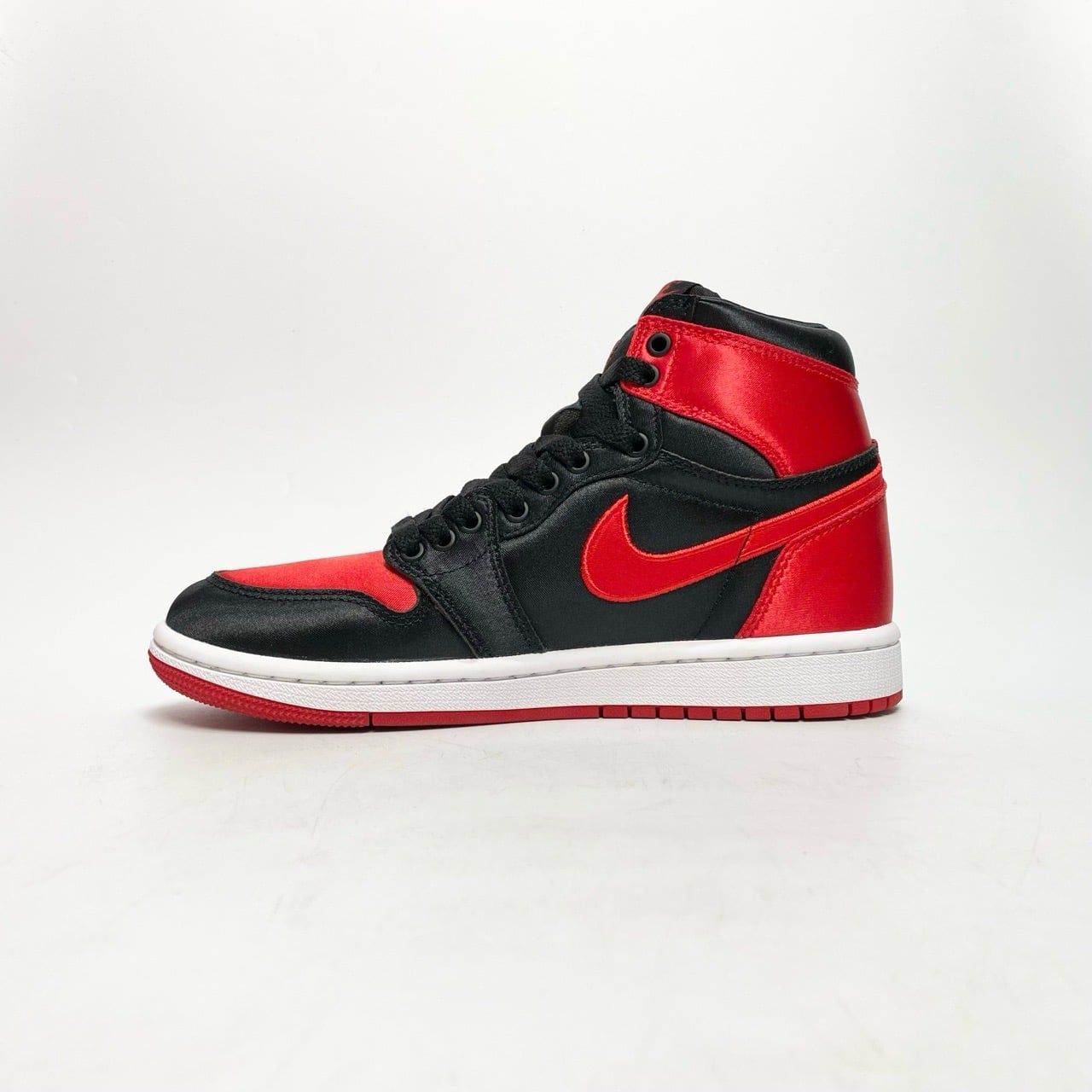  NIKE AIR JORDAN 1 RETRO HIGH OG SATIN BRED FD4810-061 