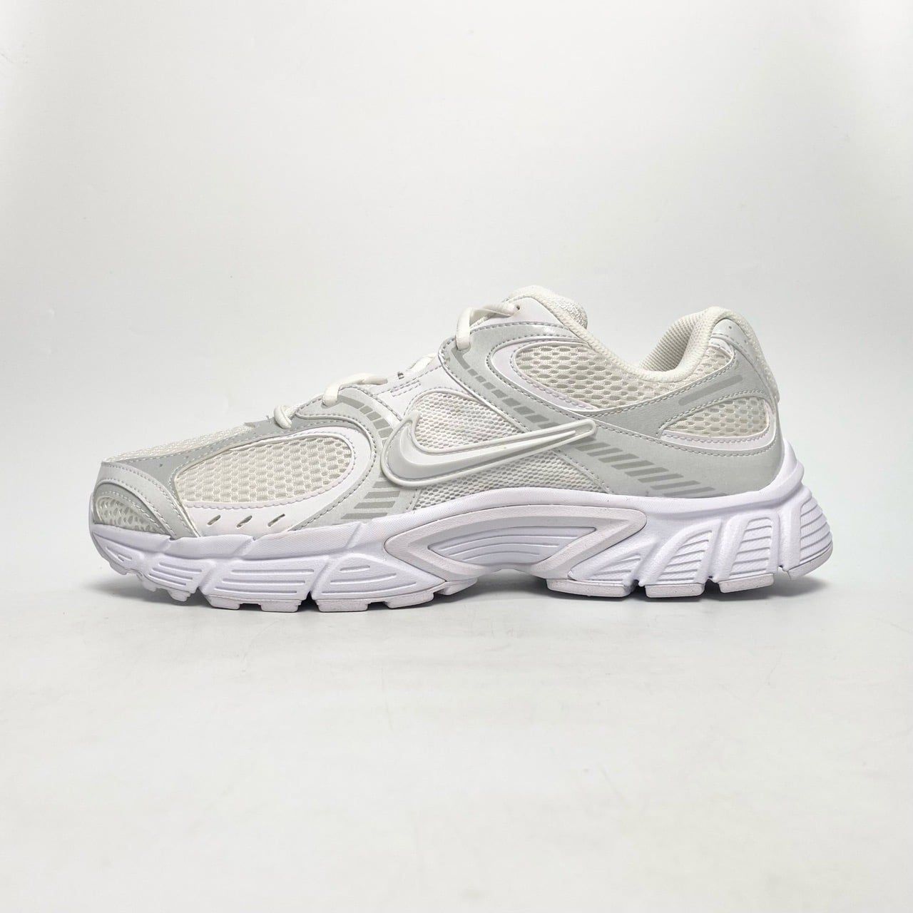  NIKE V5 RNR WHITE METALLIC SILVER HJ5228-101 