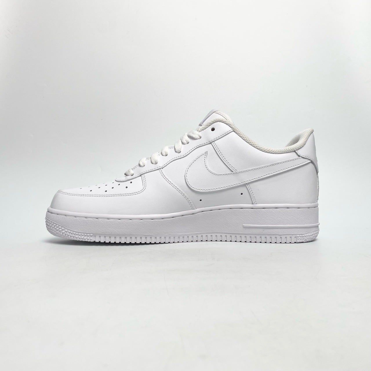  NIKE AIR FORCE 1 07 TRIPLE WHITE CW2288-111 