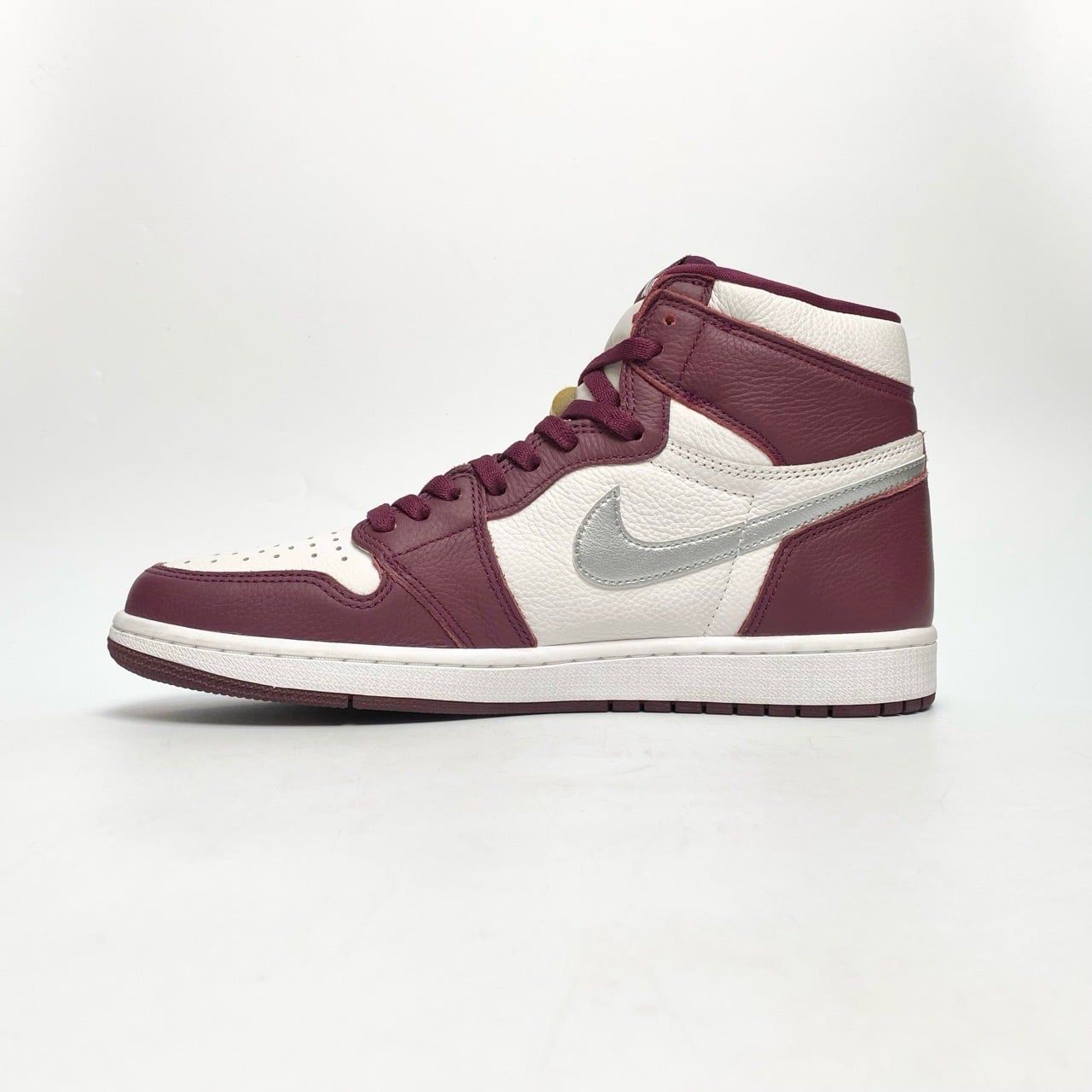  NIKE AIR JORDAN 1 RETRO HIGH OG BORDEAUX 555088-611 