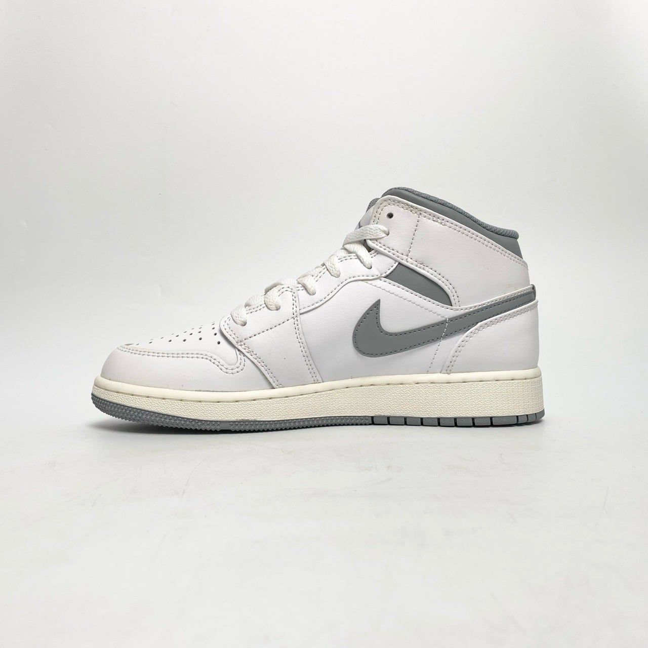  NIKE AIR JORDAN 1 MID NEUTRAL GREY 554725-135 