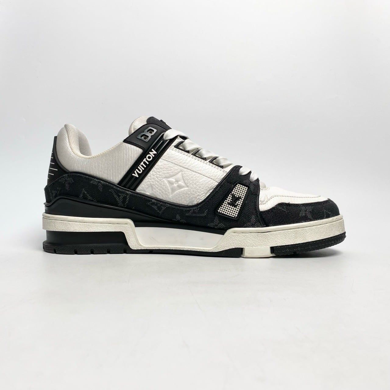  GIÀY LOUIS VUITTON LV TRAINER SNEAKER BLACK WHITE 1AAV8H 