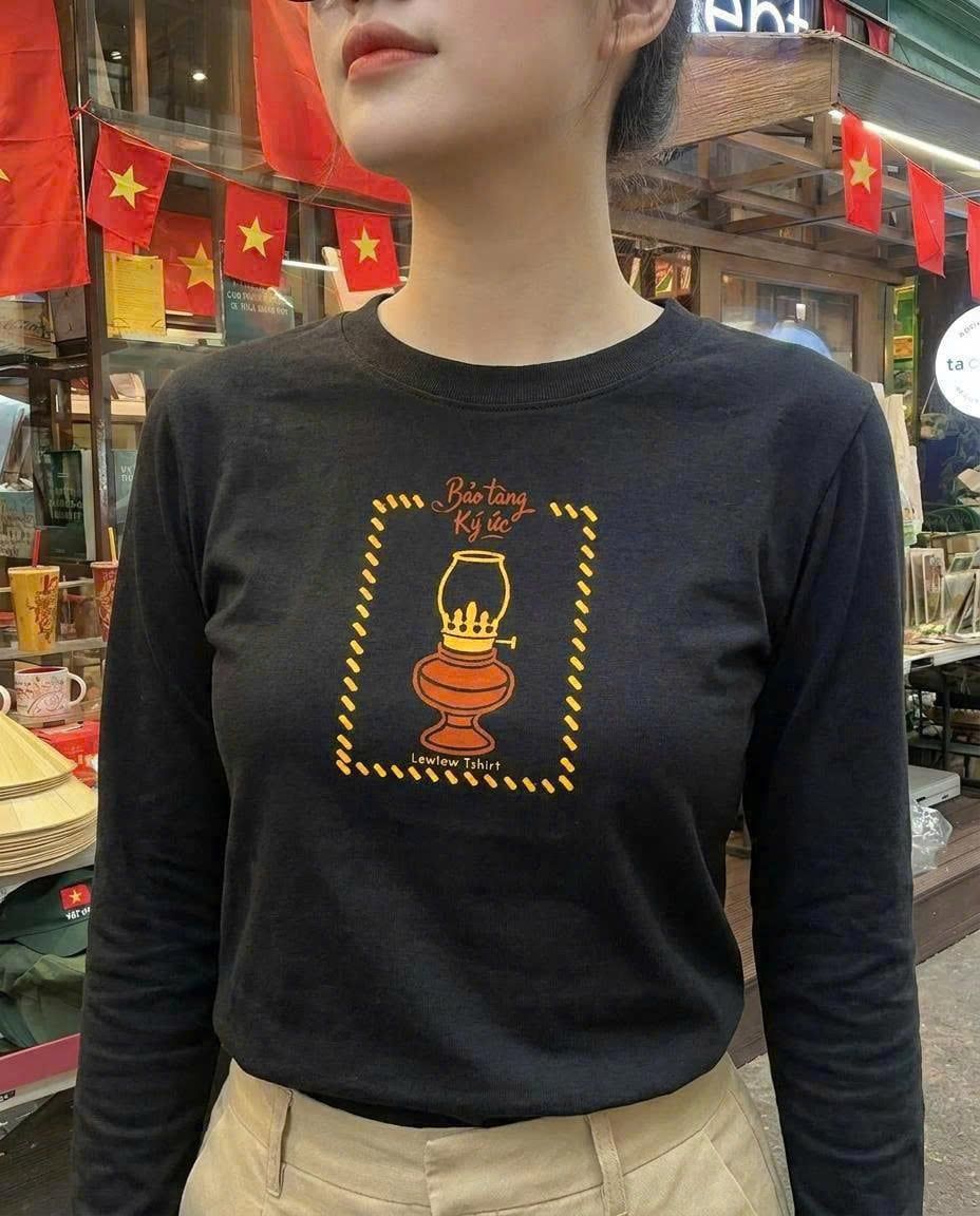 Áo Thun Tay Dài Đèn Dầu