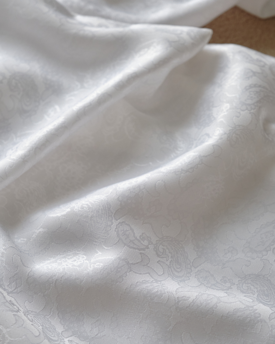  QUẦN GẤM LỤA - UYỂN TRẮNG 