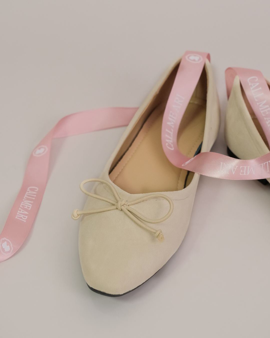  ARI BOW FLATS - BEIGE 