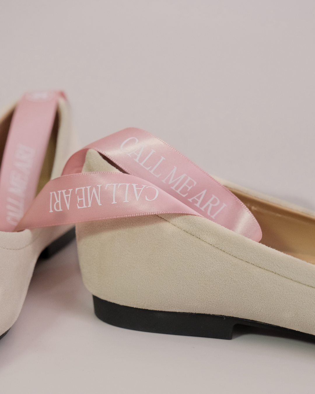  ARI BOW FLATS - BEIGE 