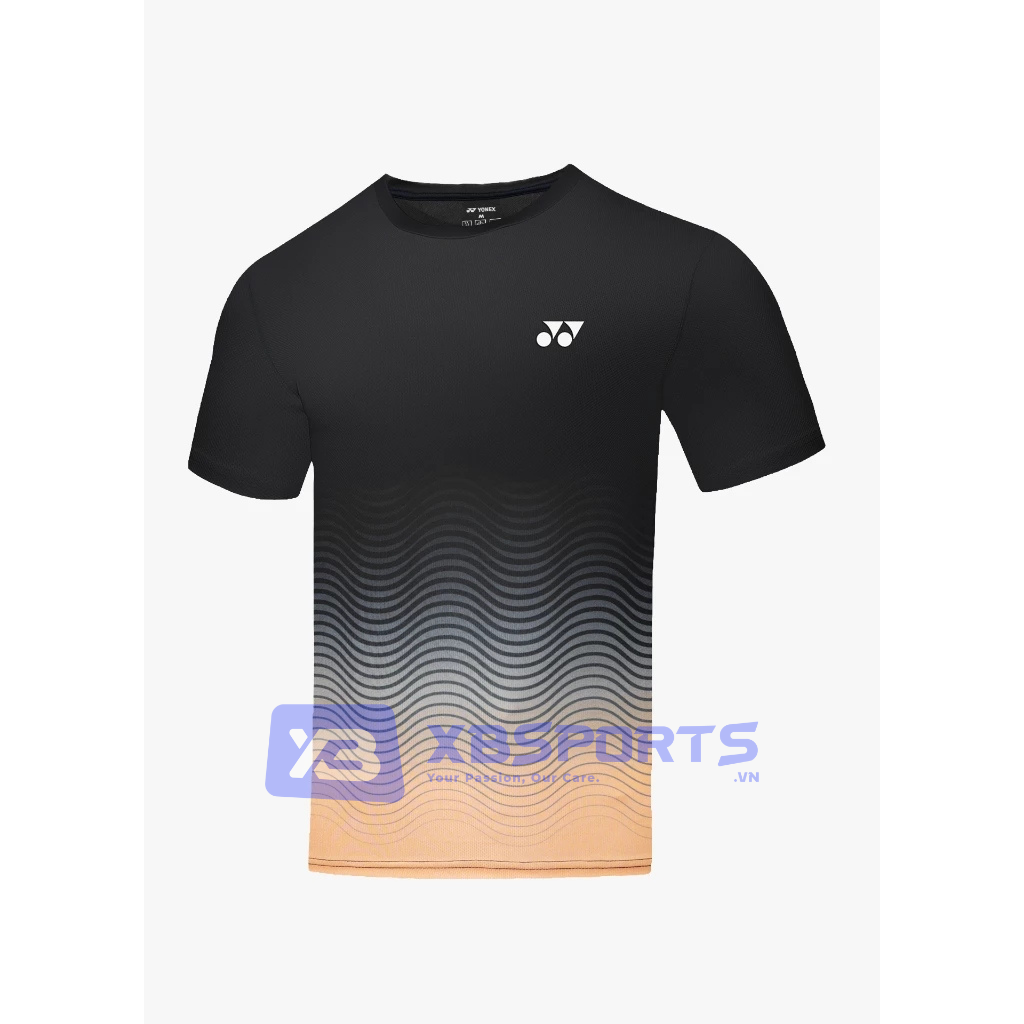 Áo cầu lông Yonex TRM3240 màu Jet Black, cổ tròn, gradient chuyển từ đen ở vai xuống cam kem ở gấu kèm họa tiết vân sóng lượn, logo Yonex trắng ở ngực