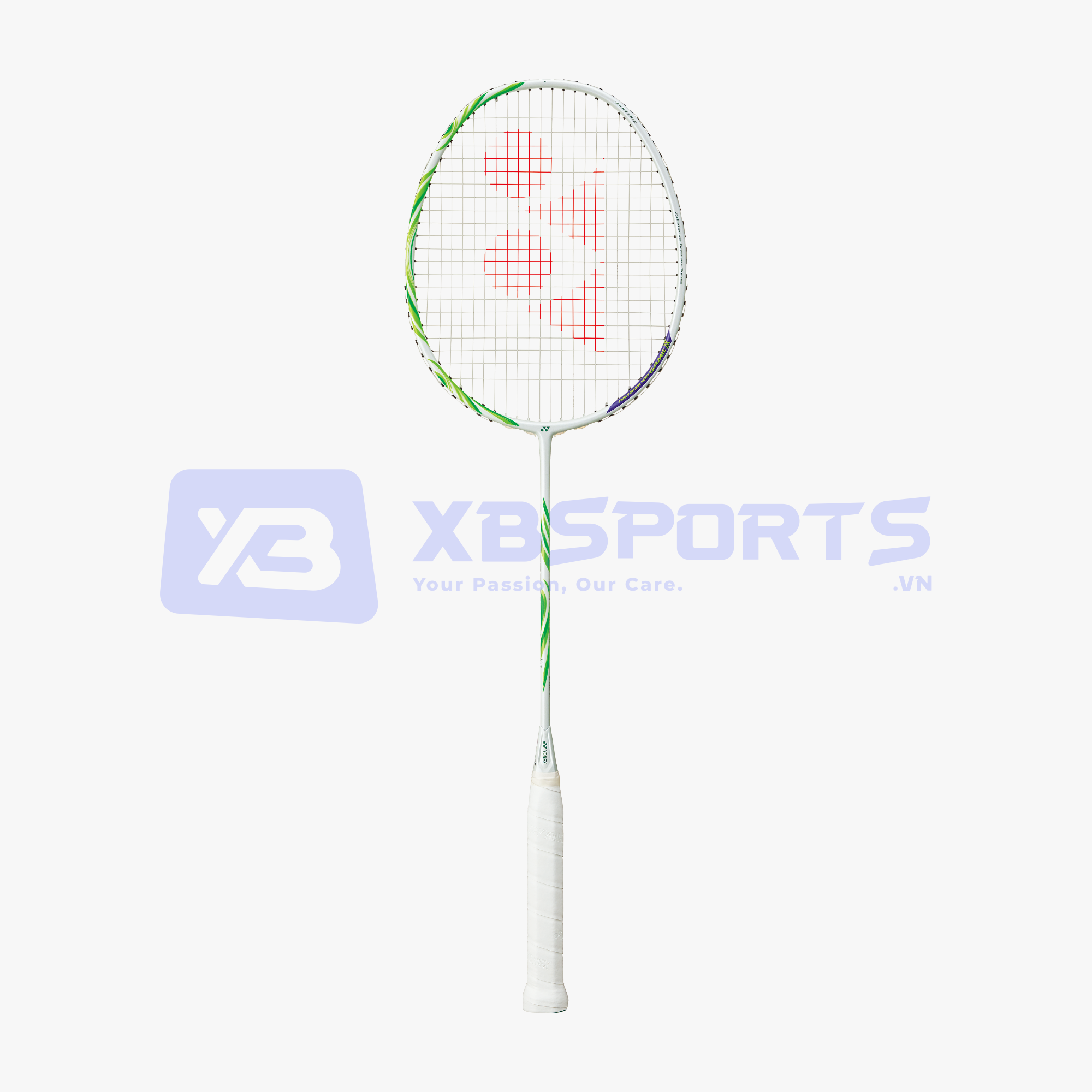 Vợt cầu lông Yonex Astrox 100 Game VA màu xám be nhạt, họa tiết xanh lá neon chạy dọc thân và khung, chi tiết tím ở cổ đũa, dây trắng logo YY đỏ, cán quấn trắng