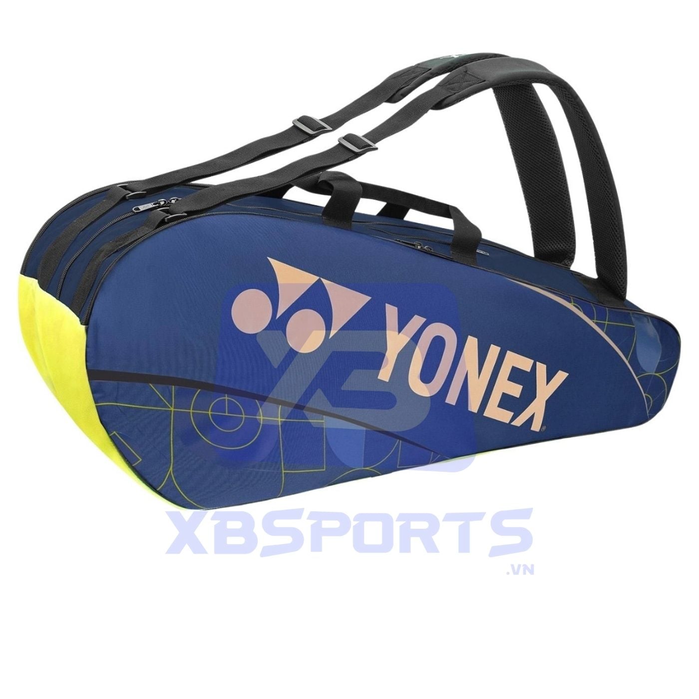 Túi cầu lông màu xanh navy đậm phối vàng chanh ở đầu túi, logo YONEX màu cam đào, họa tiết đường nét vàng, quai xách và dây đeo vai đen
