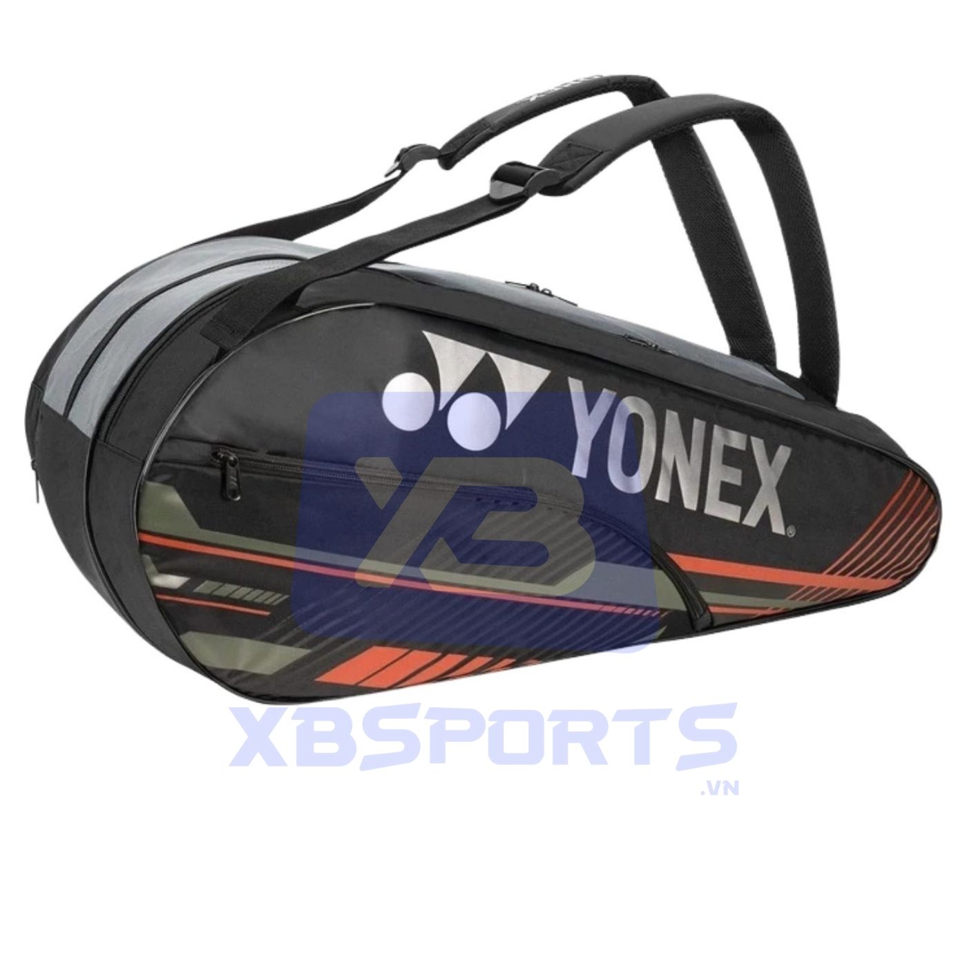 Túi cầu lông màu đen phối xanh rêu và cam, logo YONEX màu trắng bạc, họa tiết sọc kỹ thuật ở nửa dưới, khóa kéo ngăn phụ ở mặt trước