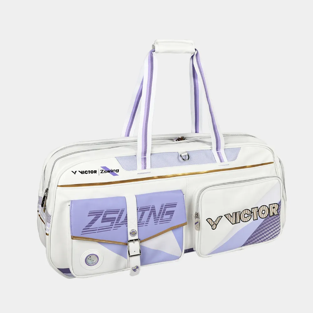 Túi cầu lông Victor BR5680ZSW 2.0 dáng hộp chữ nhật màu trắng phối tím pastel, viền đồng vàng, ngăn trước bên trái in chữ ZSWING với khóa gài kim loại, ngăn trước bên phải in logo VICTOR, quai xách đôi màu trắng và tím