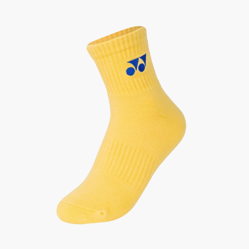 Vớ cầu lông Yonex SKSM1055ZMP8 cổ 10cm màu vàng trơn, logo Yonex xanh dương ở mắt cá, cổ vớ dệt gân