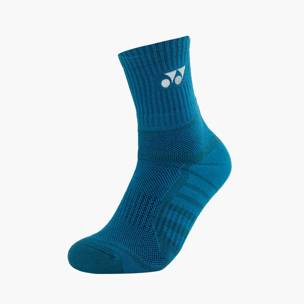 Vớ cầu lông Yonex SKSM1898ZMP8 màu xanh teal, các mảng đệm ở mũi gót và vòm bàn chân, dải gân dọc quanh vòm chân, vùng mu bàn chân dệt lưới, logo Yonex trắng ở cổ vớ