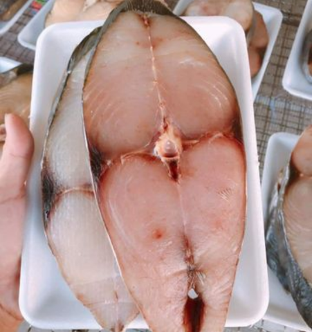 ca thu 1 nang 1kg khay