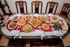 ban tiec tai nha hang bosa