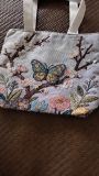  Túi Tote Canvas Với Họa Tiết Thêu Nổi 