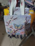  Túi Tote Canvas Với Họa Tiết Thêu Nổi 