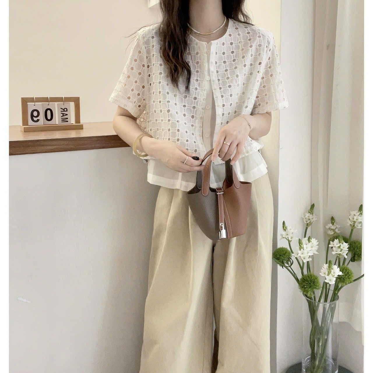  Áo Phông Ren Họa Tiết 