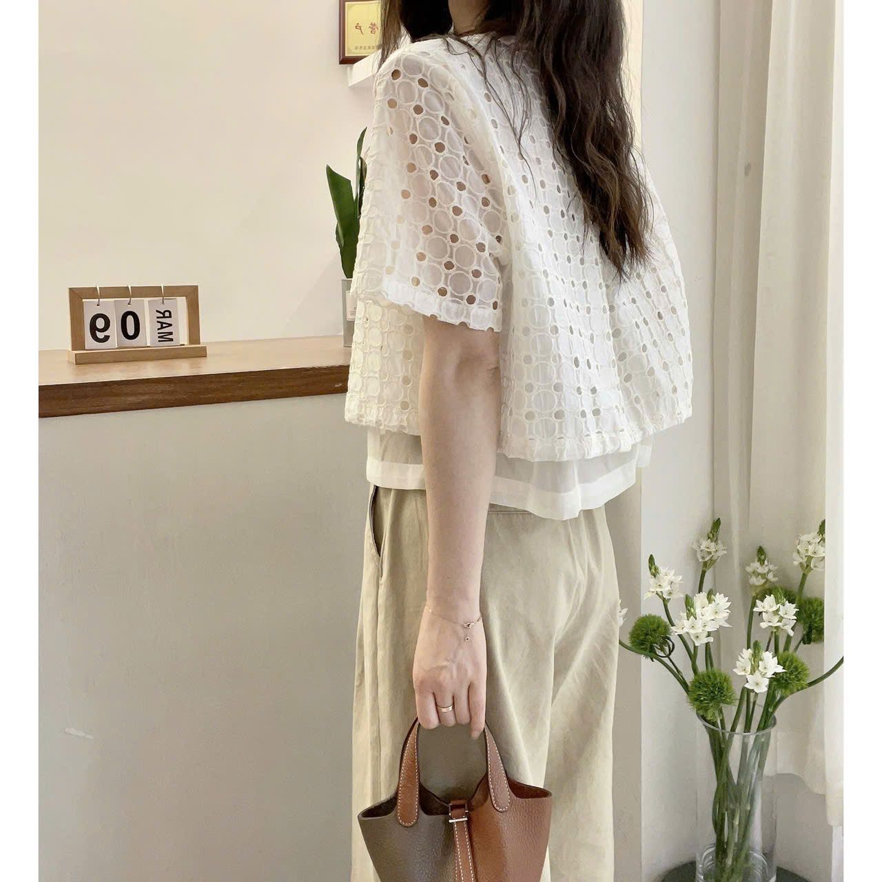  Áo Phông Ren Họa Tiết 