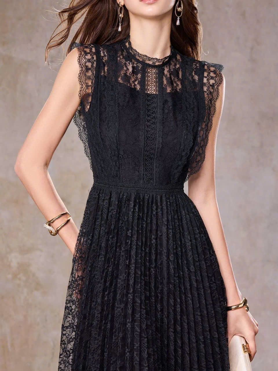  Đầm Ren Cotton Dáng Xòe Màu Đen 
