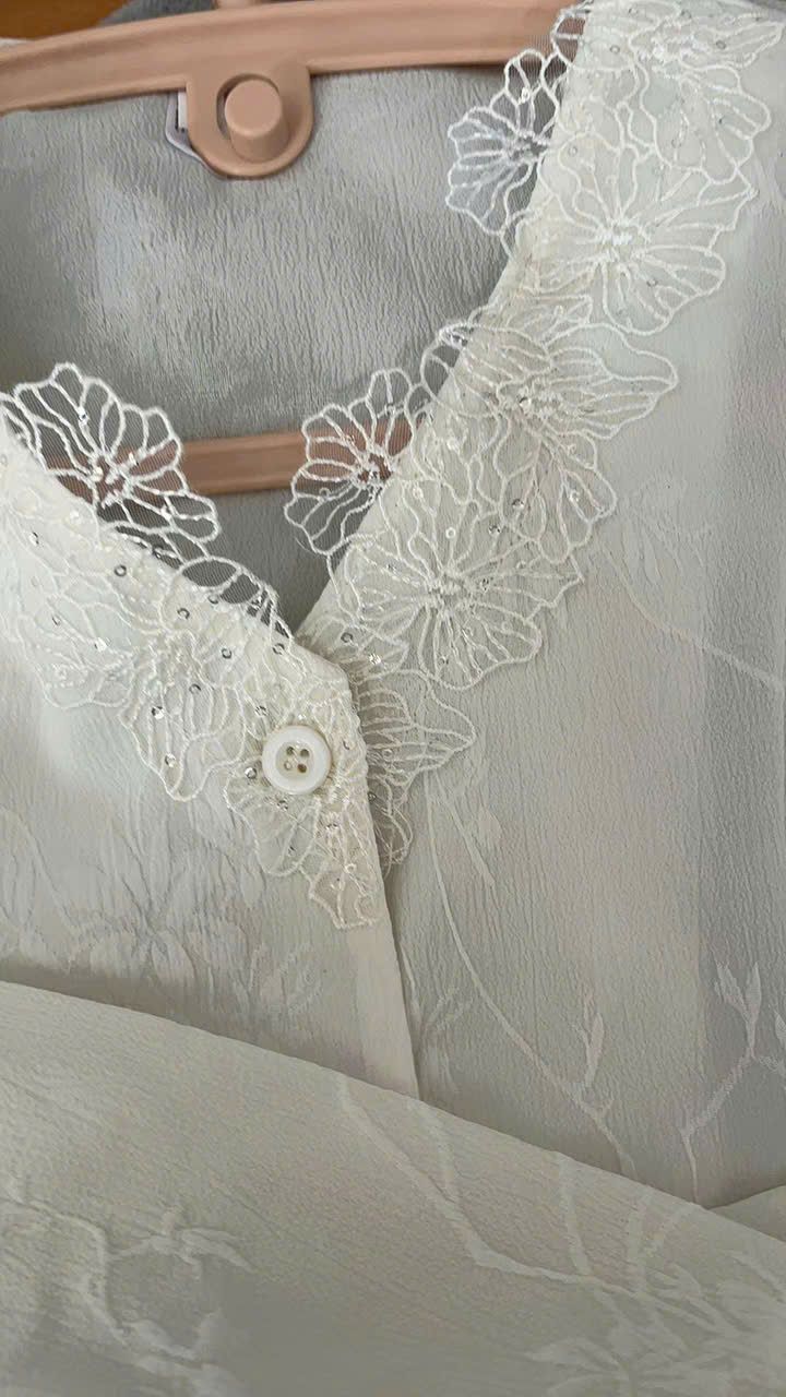  Áo Kiểu Tay Dài Phối Ren Hoa 