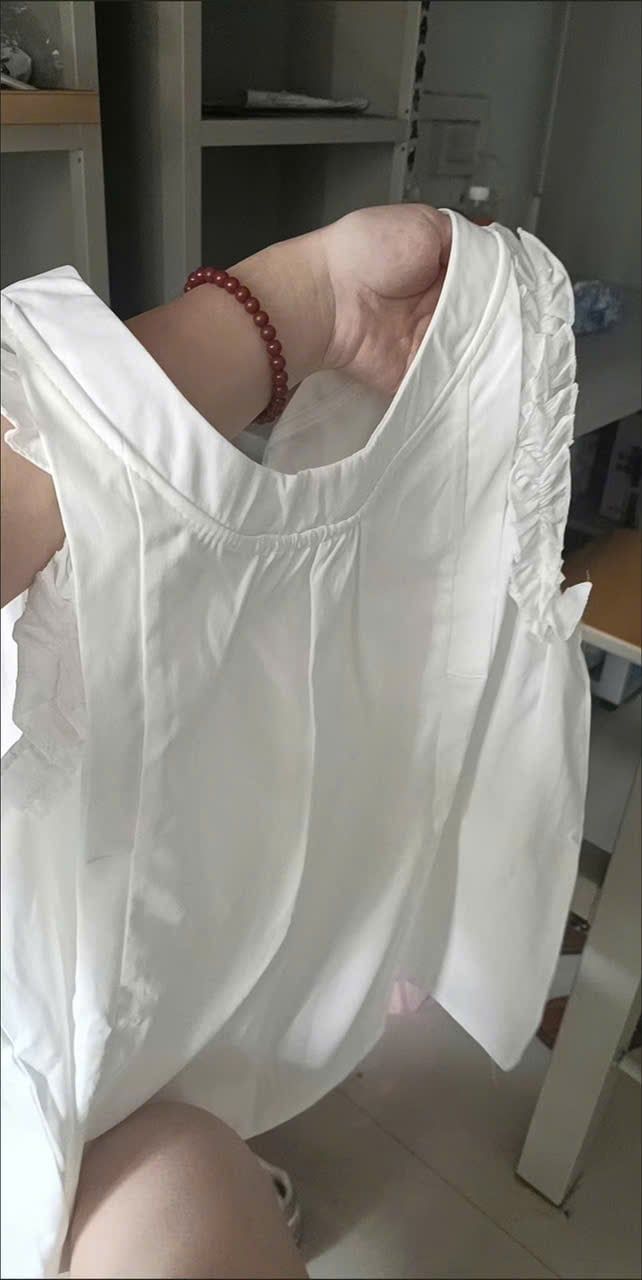  Áo Sơ Mi Kiểu Cổ Trễ Vai Có Bèo 