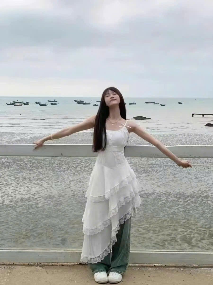  Váy Đầm Hai Dây Màu Trắng Cho Nữ 