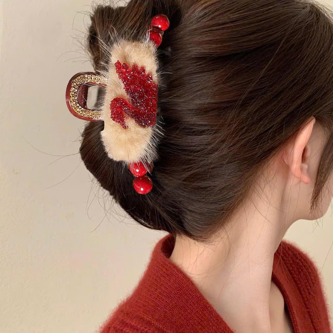  Kẹp Tóc Đính Hạt Đỏ Và Lông Vũ Giả 