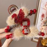  Kẹp Tóc Đính Hạt Đỏ Và Lông Vũ Giả 