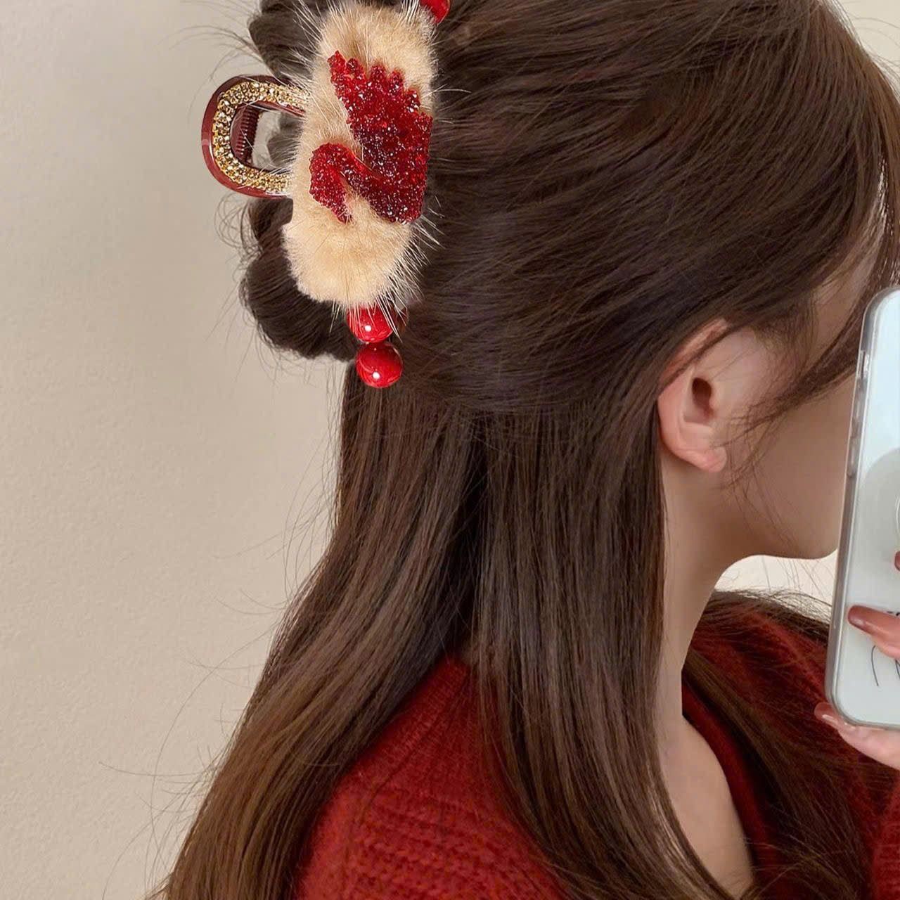  Kẹp Tóc Đính Hạt Đỏ Và Lông Vũ Giả 
