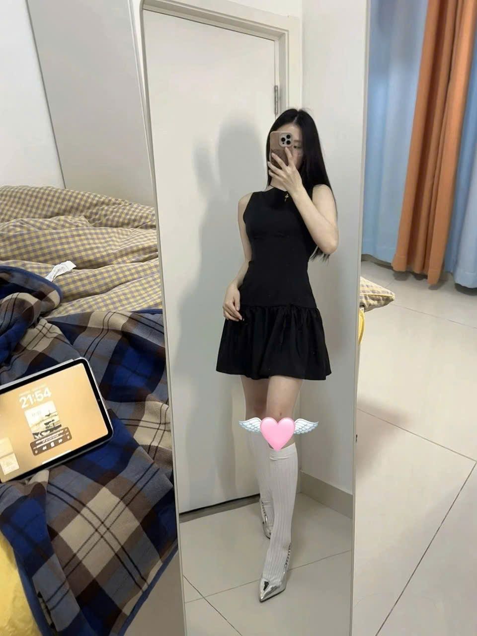  Váy Đỏ Đô Chân Bồng 