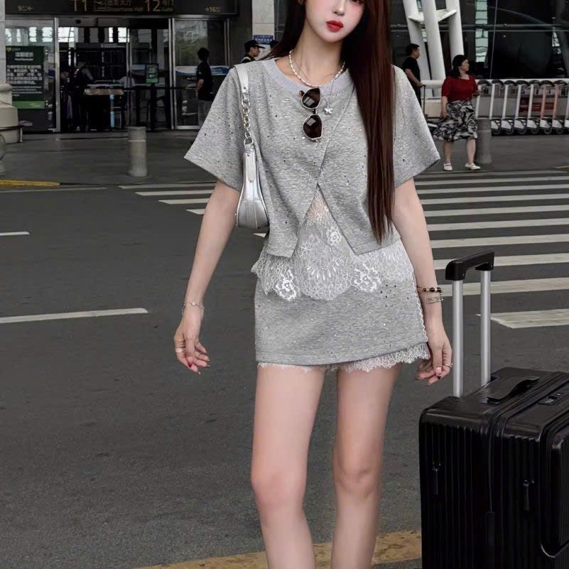  Set Áo + Chân Váy Ghi Có Ren 