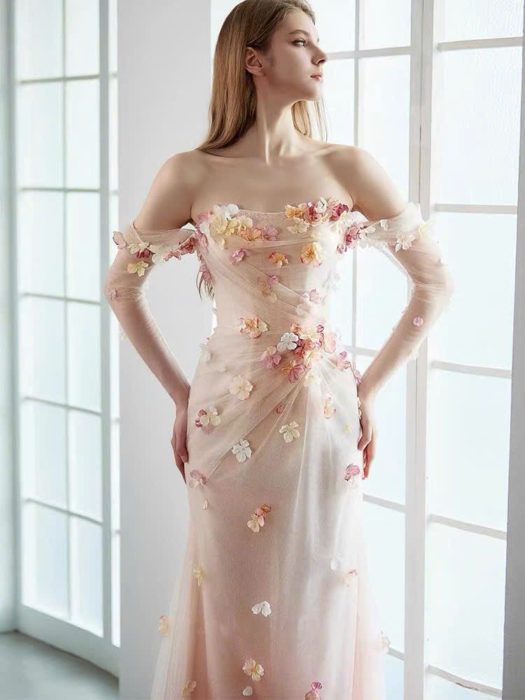  Váy Công Chúa Trễ Vai Đính Hoa 