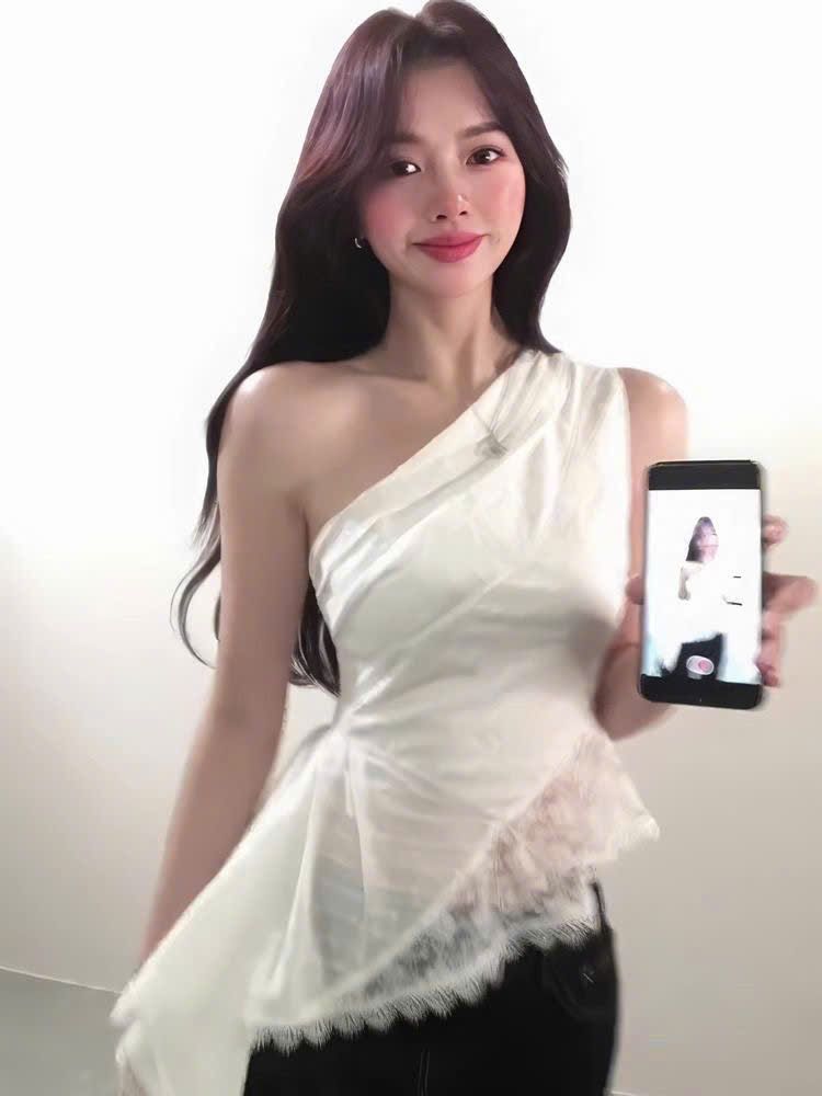  Áo Lệch Vai Tà Xéo 