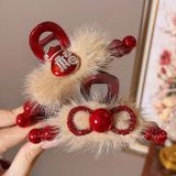  Kẹp Tóc Đính Hạt Đỏ Và Lông Vũ Giả 