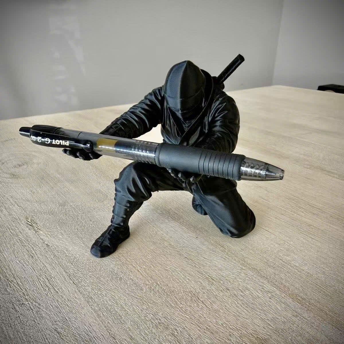  Đế Giữ Bút Ninja In Khối 3D Màu Đen 