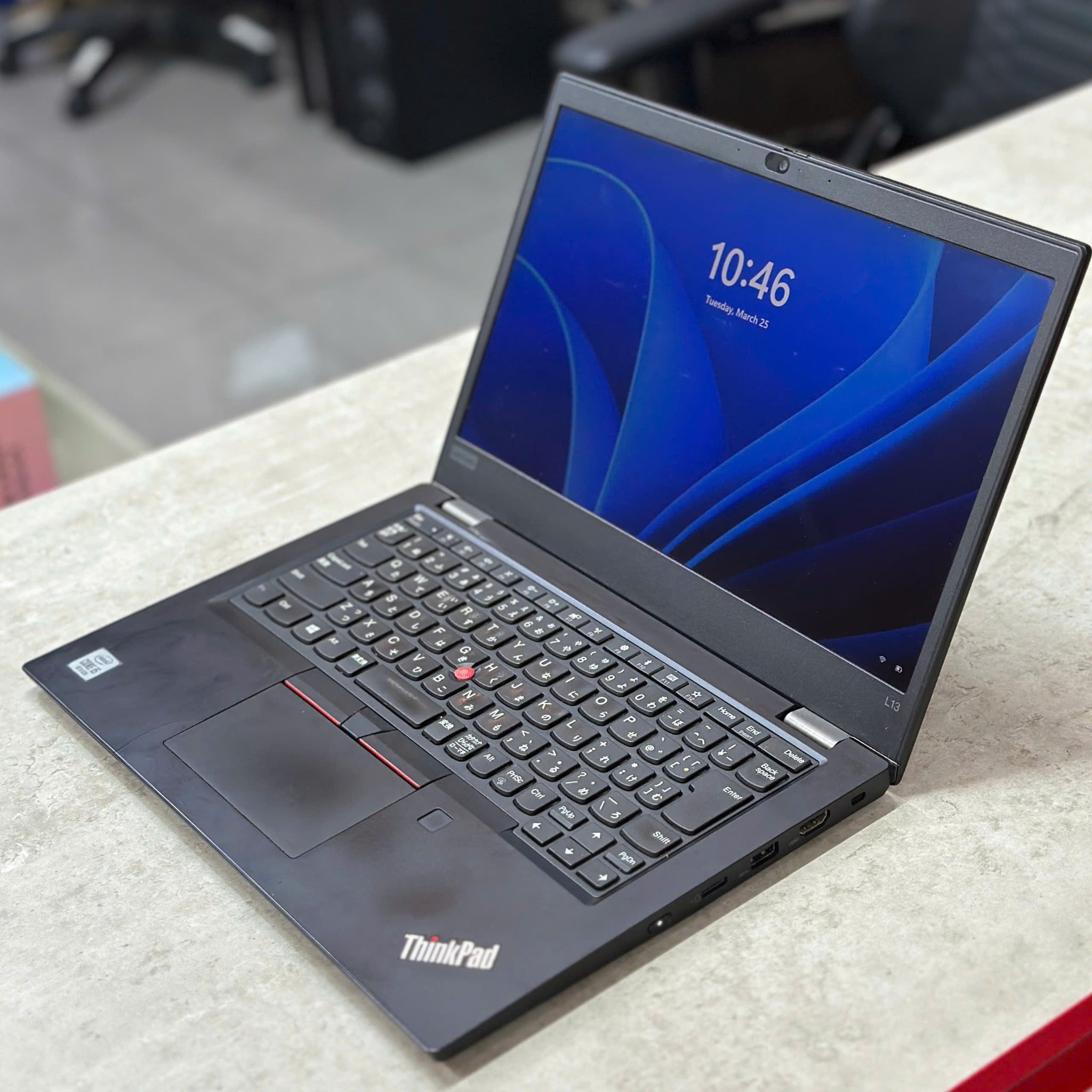 Thiết kế Lenovo Thinkpad L13 Laptop Lenovo Thinkpad L13 mở màn hình làm việc